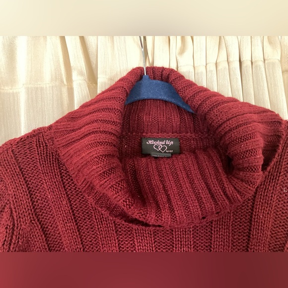 🌸 3 for $10 / Maroon Turtleneck Sweater - Picture 4 of 5